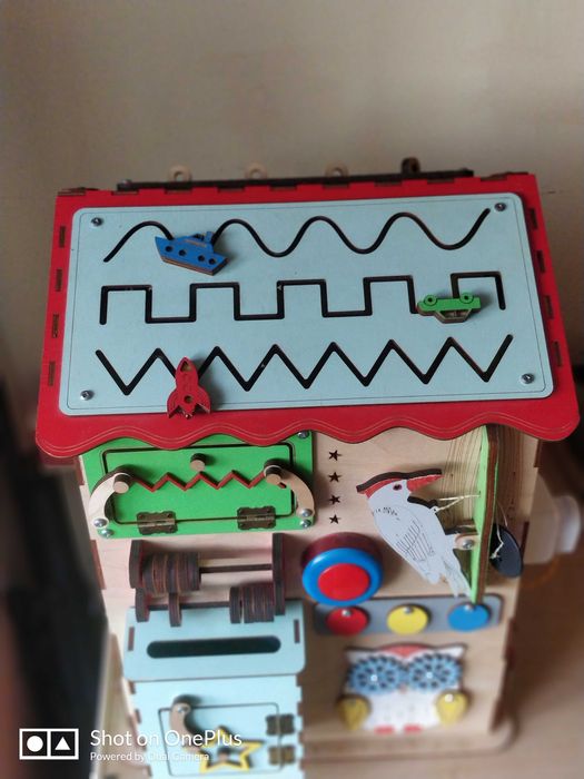 Drewniany Domek manipulacyjny Tablica sensoryczna piękny