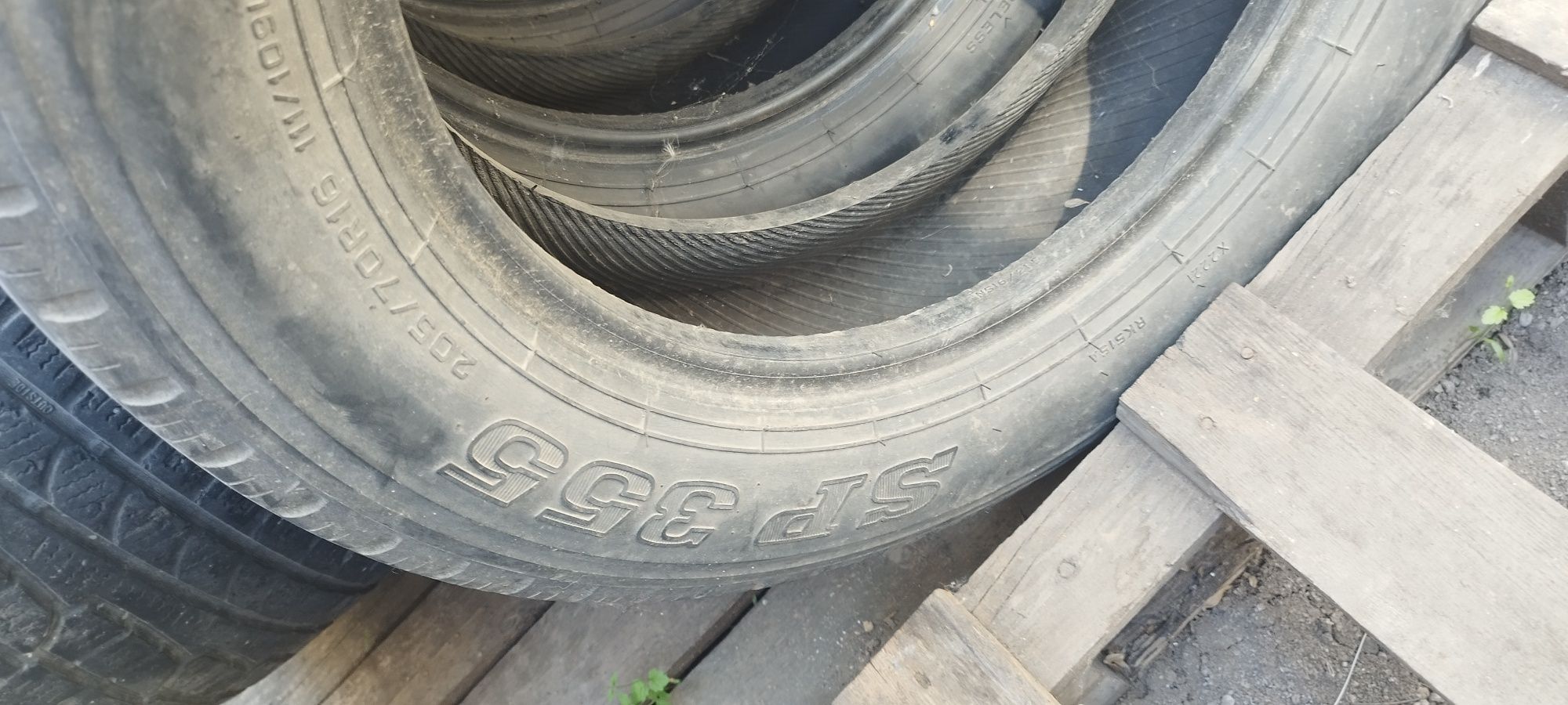 Продаж покришок R 16