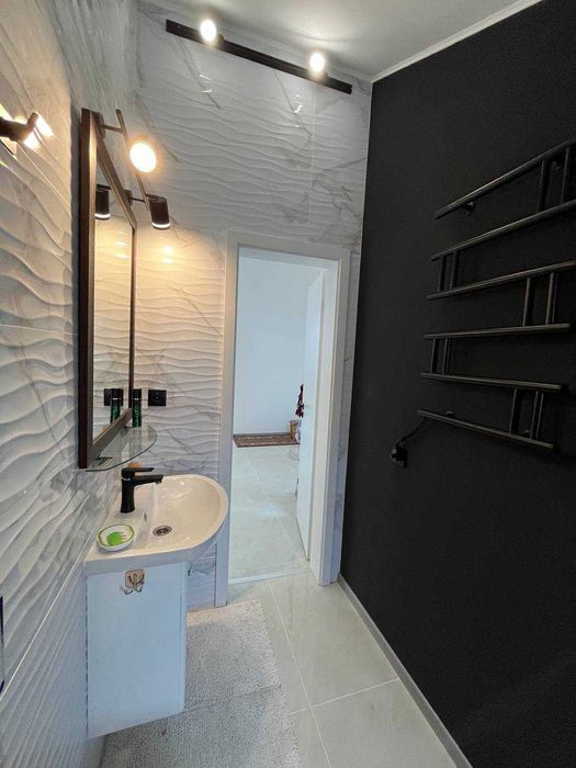 Продам 2-х этажный, современный, дом новой постройки в Центре