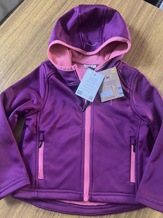 Новенька курточка вітровка