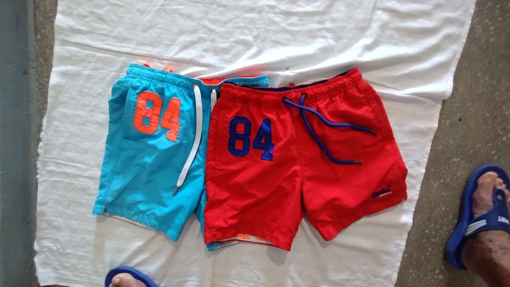 SuperDry Premium Swim każde po 76 zł za sztukę