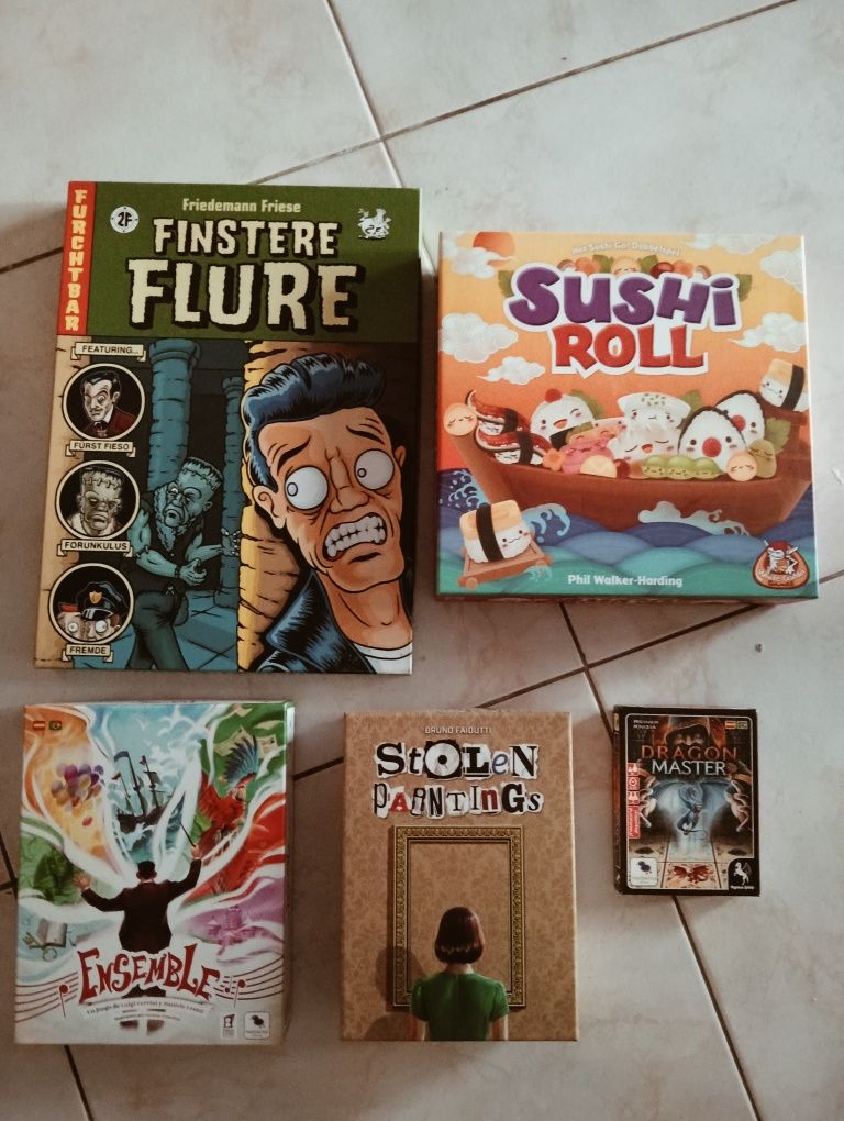 Conjunto de jogos de tabuleiro, bom preço.