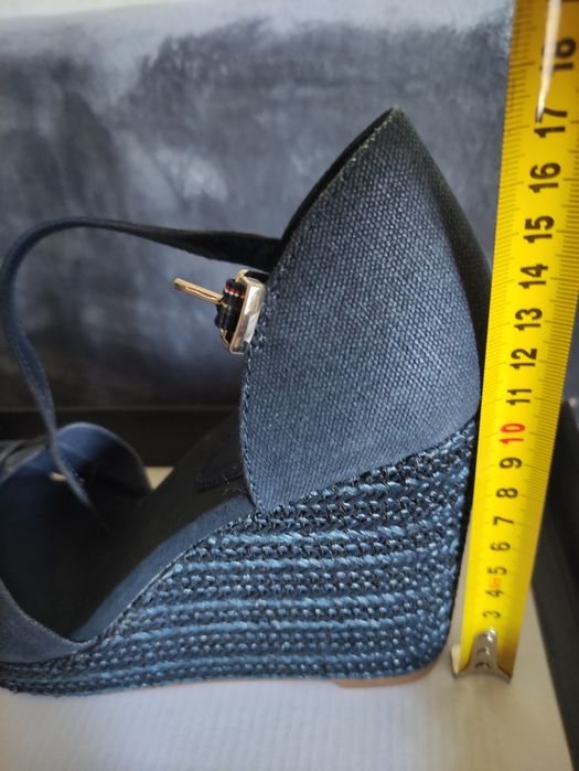 Літні босоніжки Tommy Hilfiger, нові, розмір 39-40
колір синій
