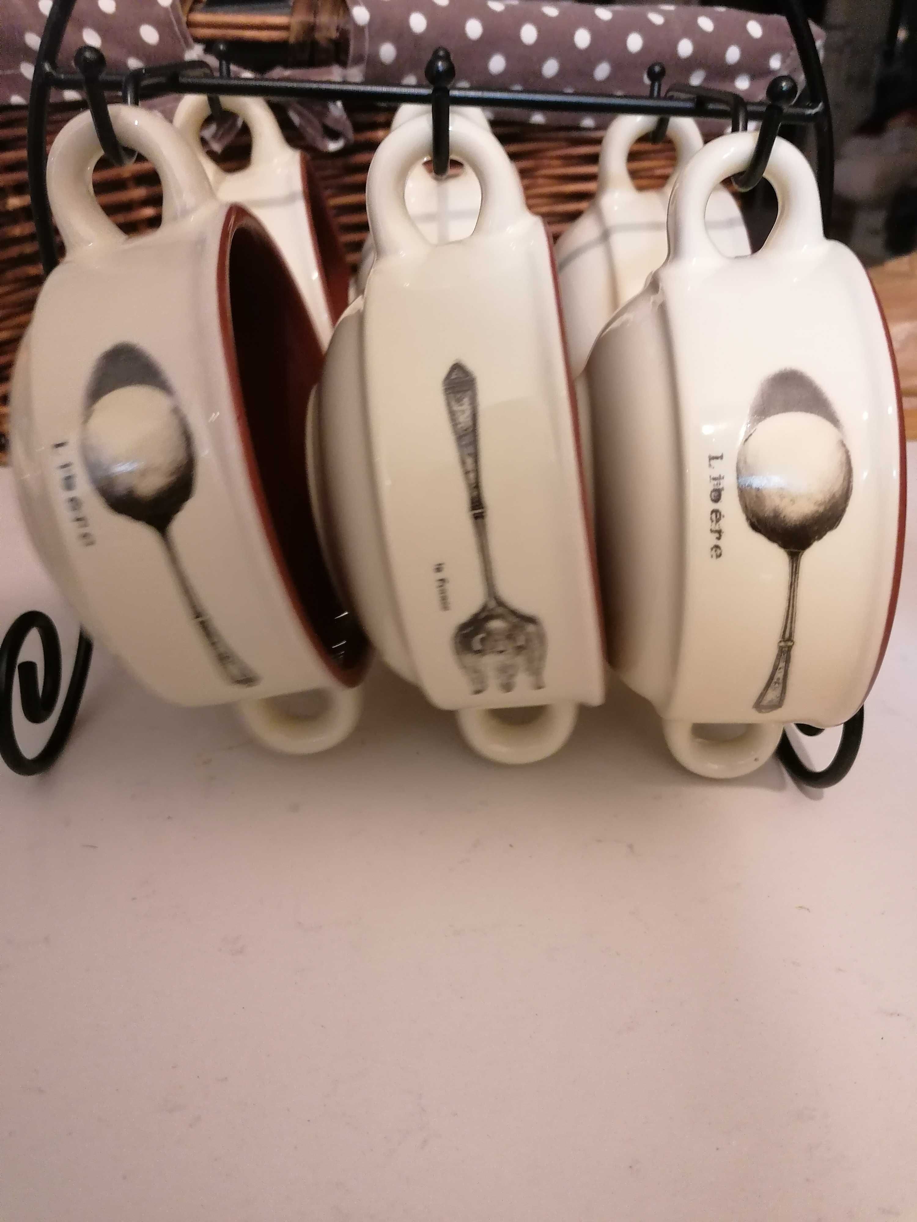 Conjunto de loiça com motivo colher e garfo