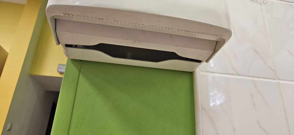 Podajnik na reczniki papierowe