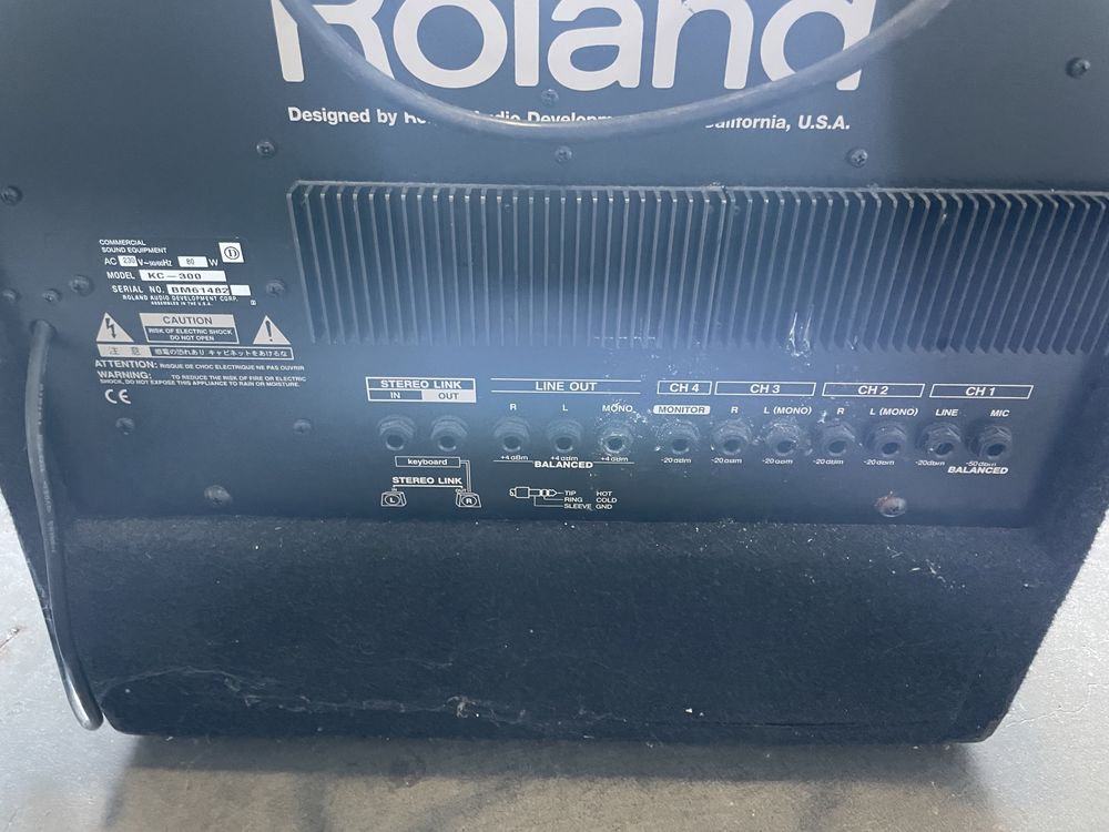 Amplificador Roland KC 300