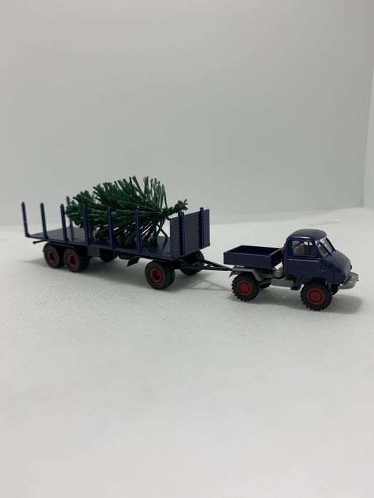 Miniatura Unimag com reboque e arvore Brekina escala H0 1/87