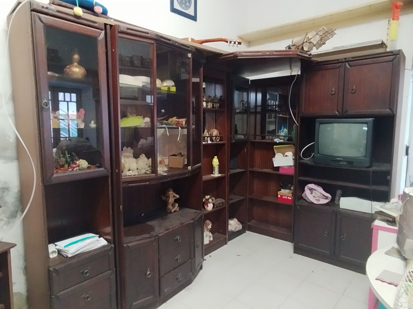 Móvel de sala com canto bar