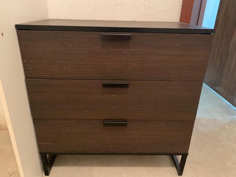 Comoda Ikea Trysil castanha com preto