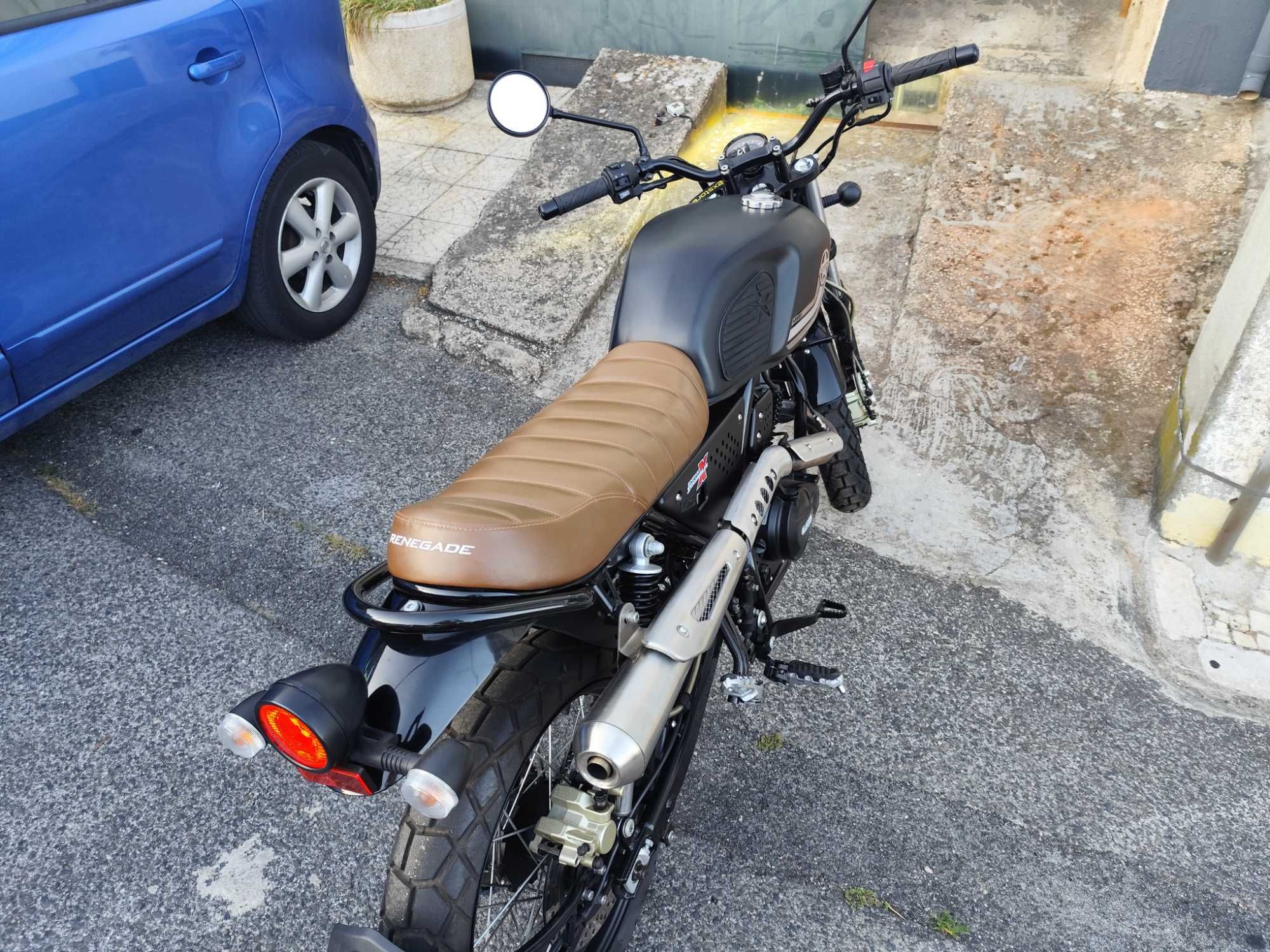 Moto 125cc "Nova" estilo Retro.Apenas 1600 quilómetros.Marca UM.