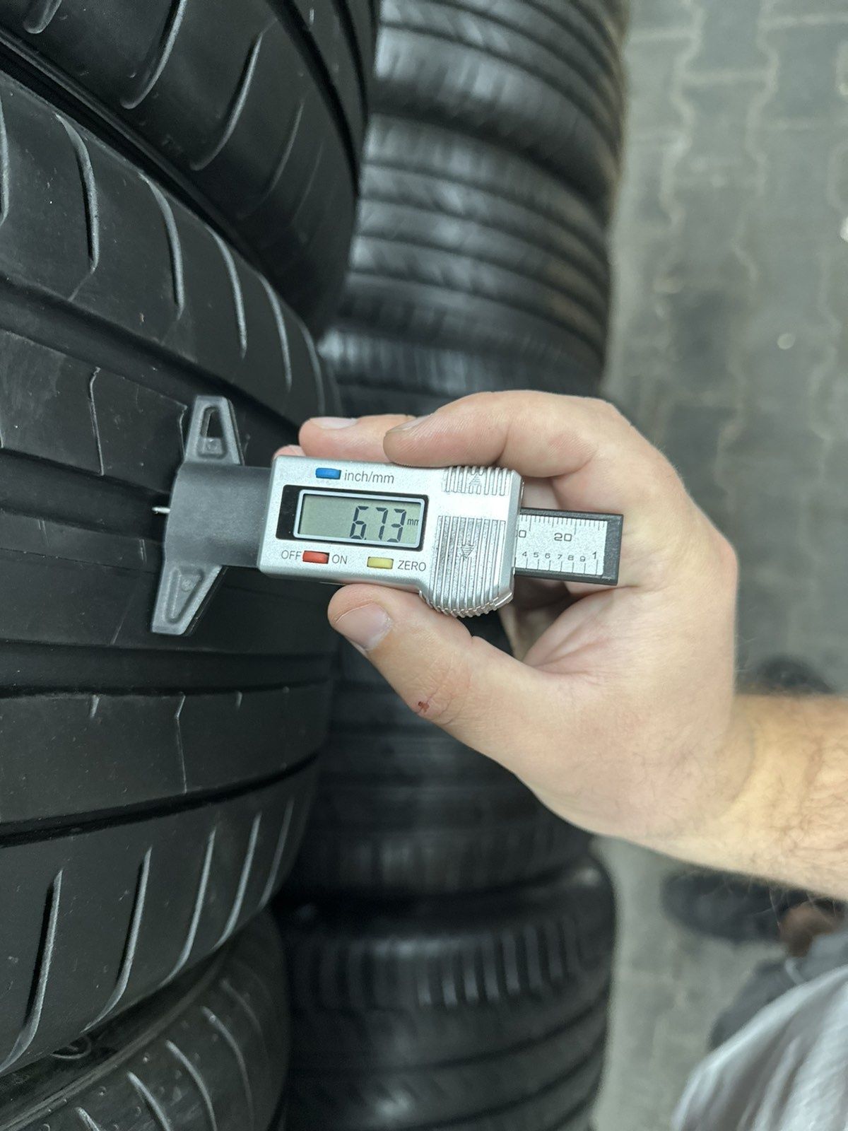 Шини Резина Літо 245/35 R20 95Y Pirelli Pzero PZ4 Seal