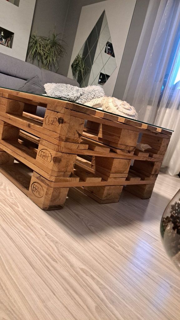 Piękny stół z palet