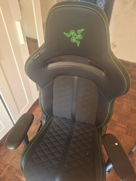 Cadeira Gaming Razer Enki X (Até 136 kg - Elevador a Gás Classe 4 - Pr