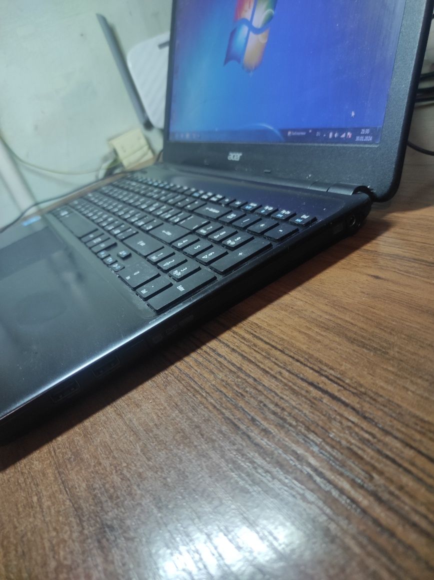 Продам ноутбук Acer Espire E1. Pentium, 2gb, 128ssd. 15.6"