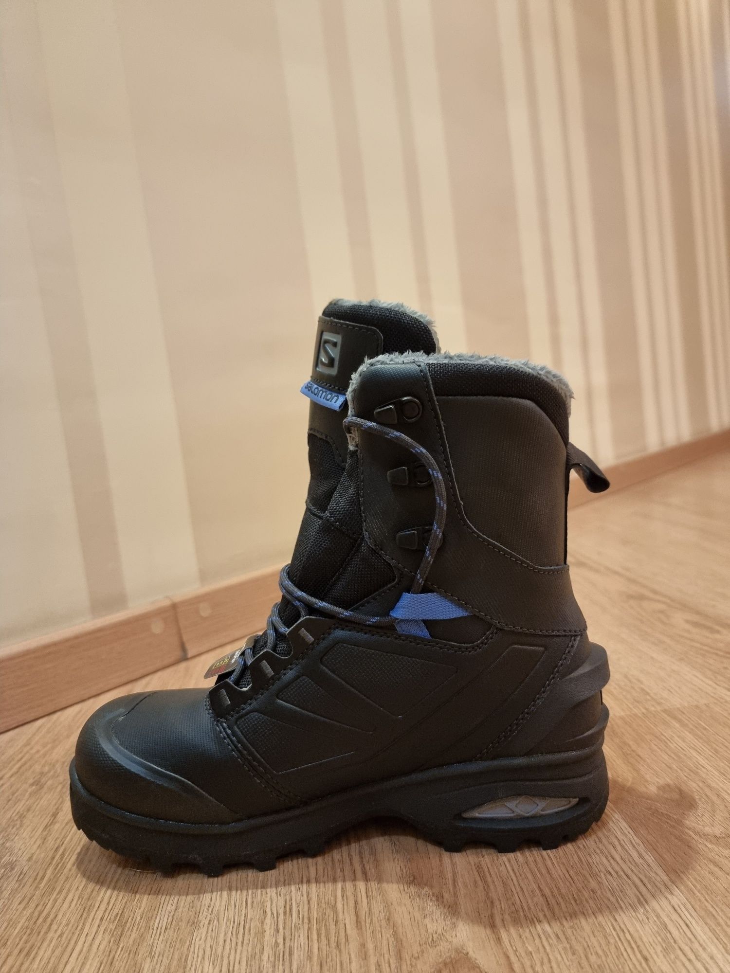 Продам жіночі ботинки Salomon