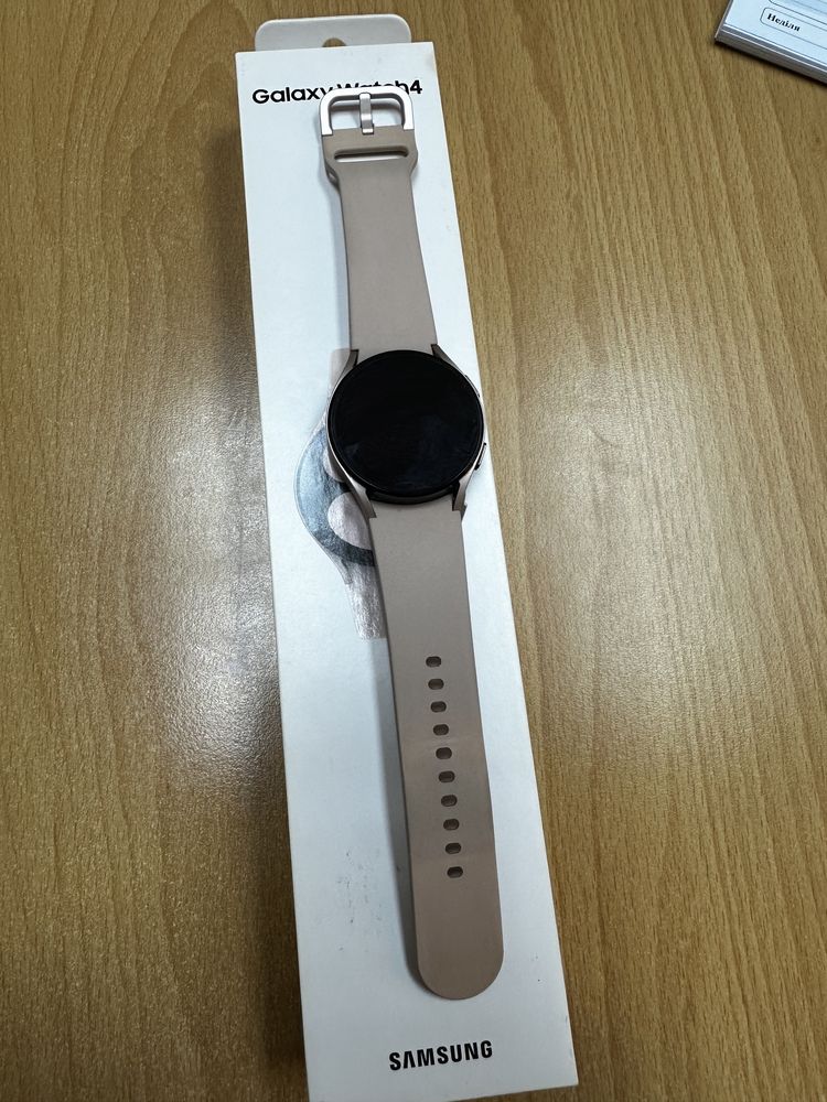 Часы Samsung Galaxy Watch 4