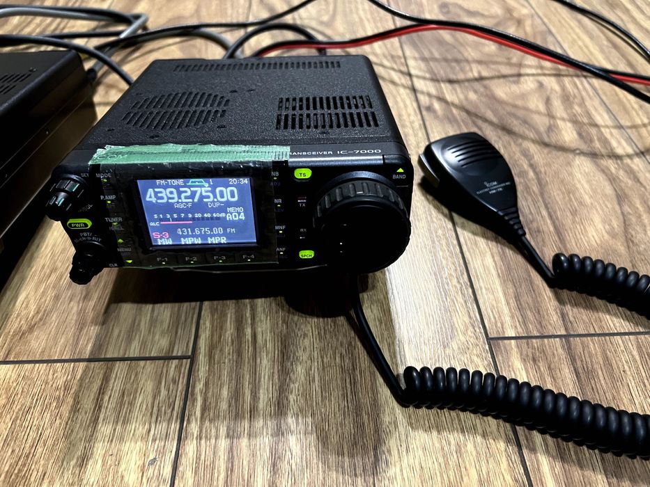 ICOM IC-7000M oraz w komplecie skrzynka AT-180