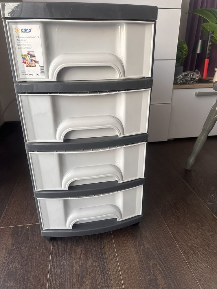 Pomocnik fryzjerski sprzedam, rwgal pod biurko , do lazienki