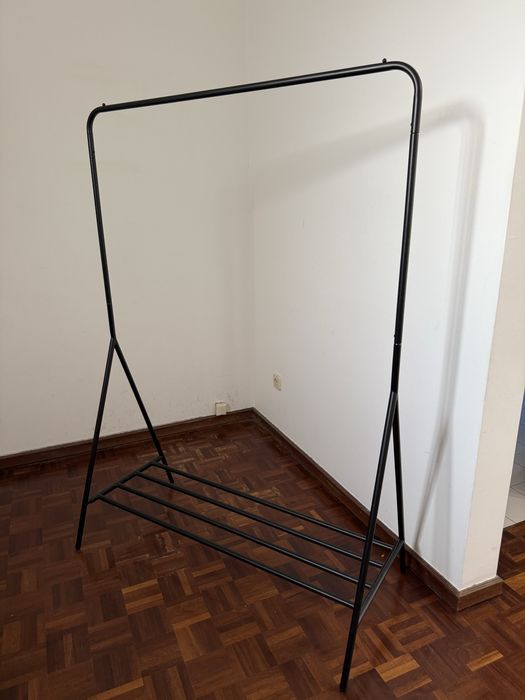 Suporte para cabides JYSK preto