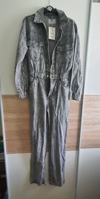 Джинсовий комбінезон Bershka