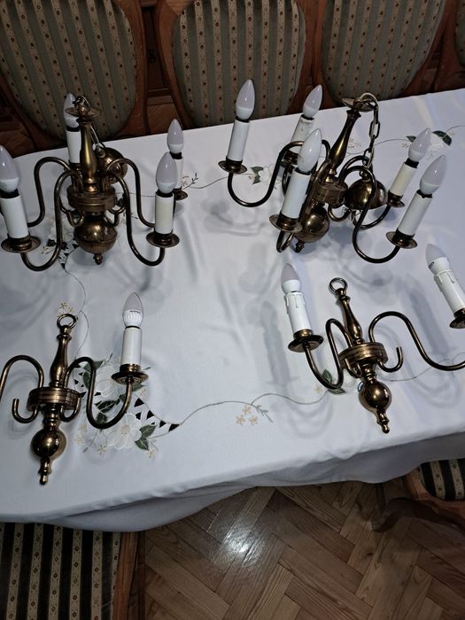 Komplet oświetlenia, dwa żyrandole i kinkiety, vintage, mosiężne