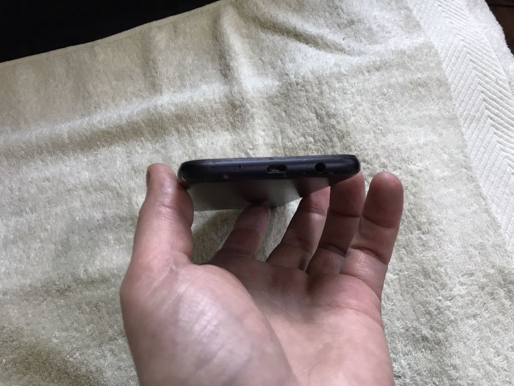Samsung J7, 3/16GB. 5.5 дюйма. В отличом состоянии