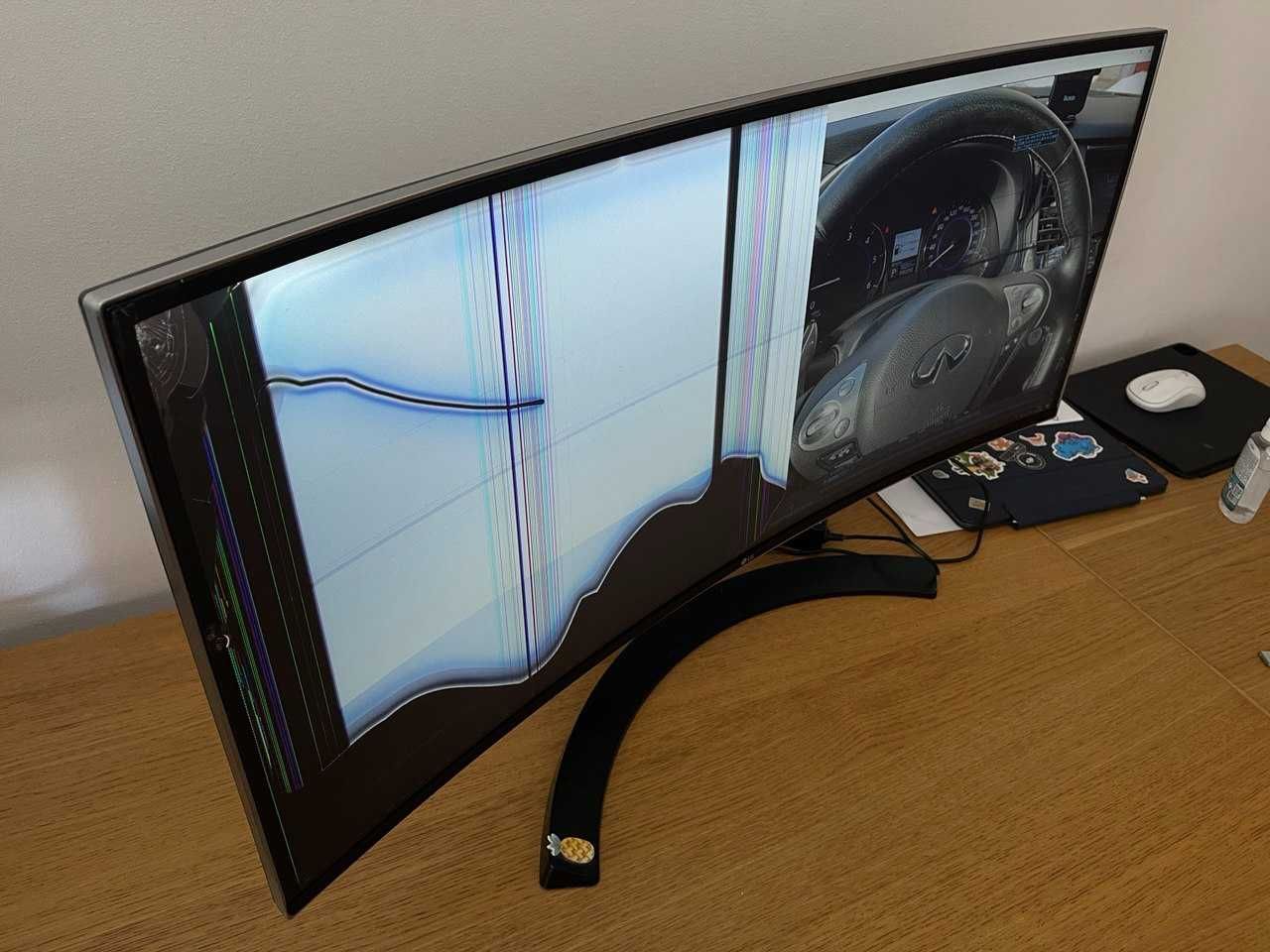 LG 34UC88 IPS monitor danificado