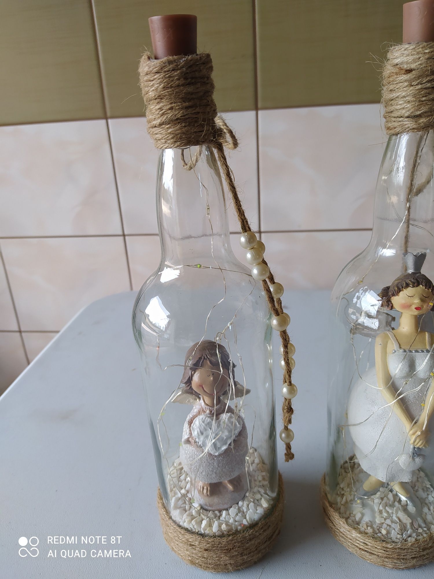 Aniołki  ceramiczne zamknięte w butelce