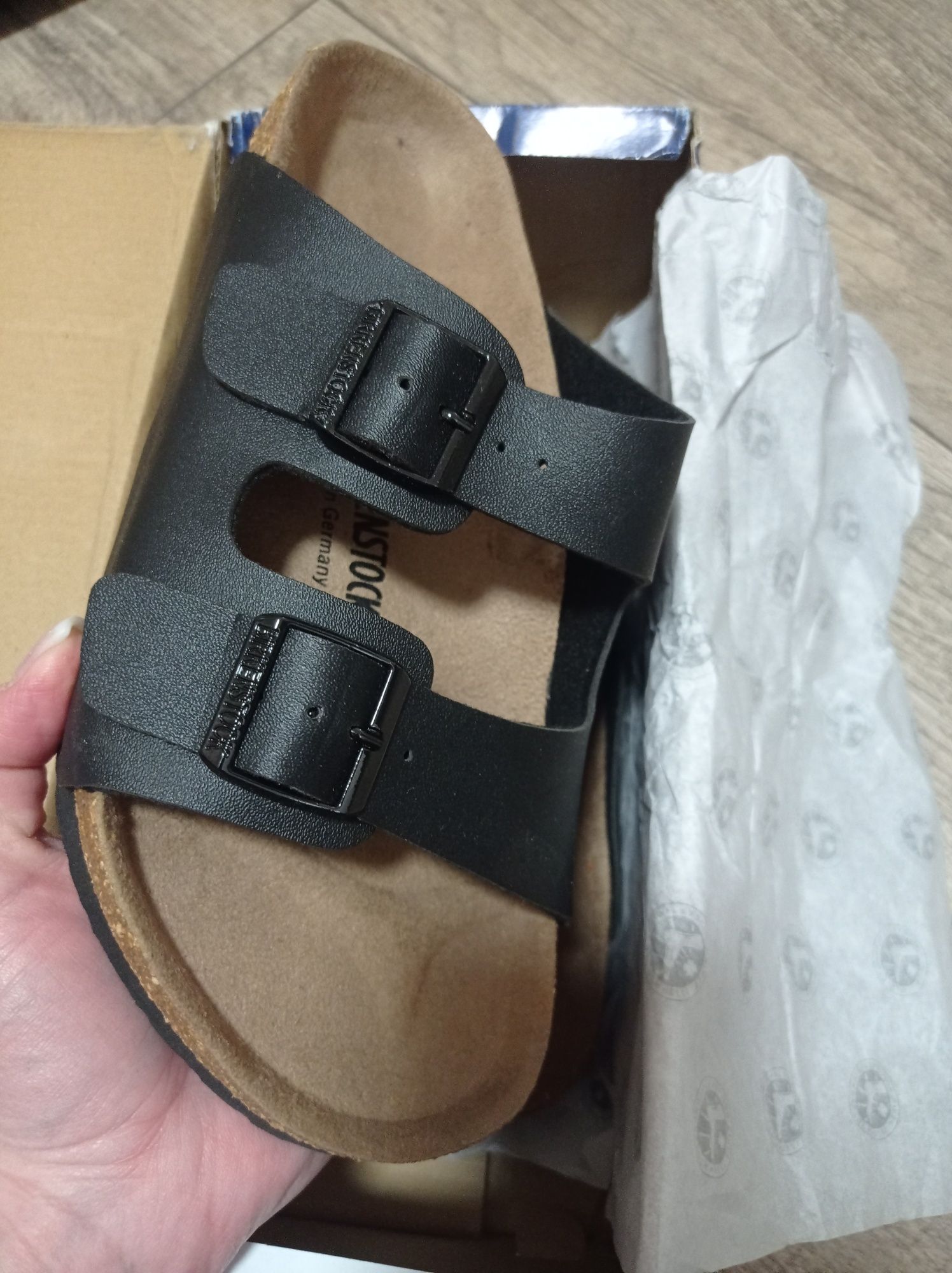 Шльопанці, сандалі Birkenstock