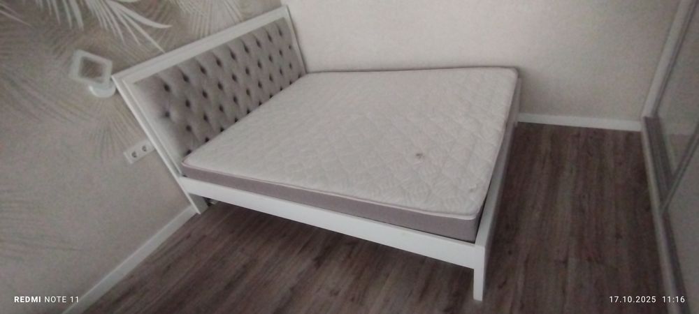 Двоспальне ліжко