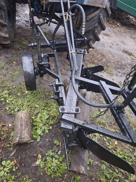 Плуг до трактора.ПЛН 2-35,для китайця,з передплужниками.