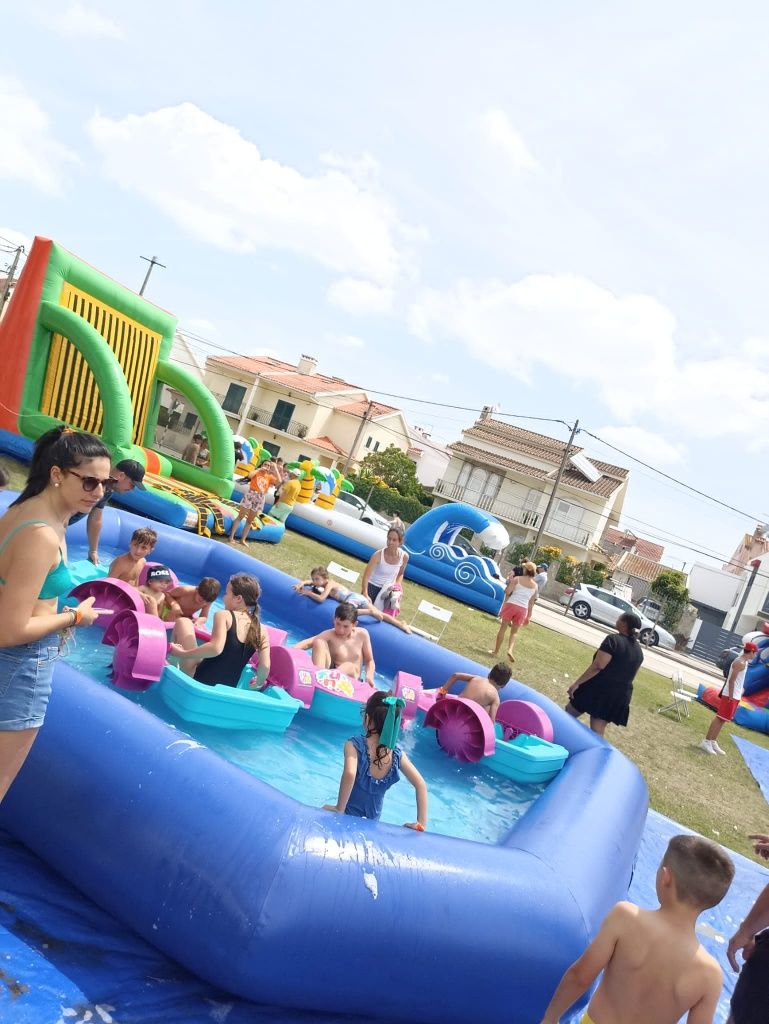 Piscina c/ barquinhos