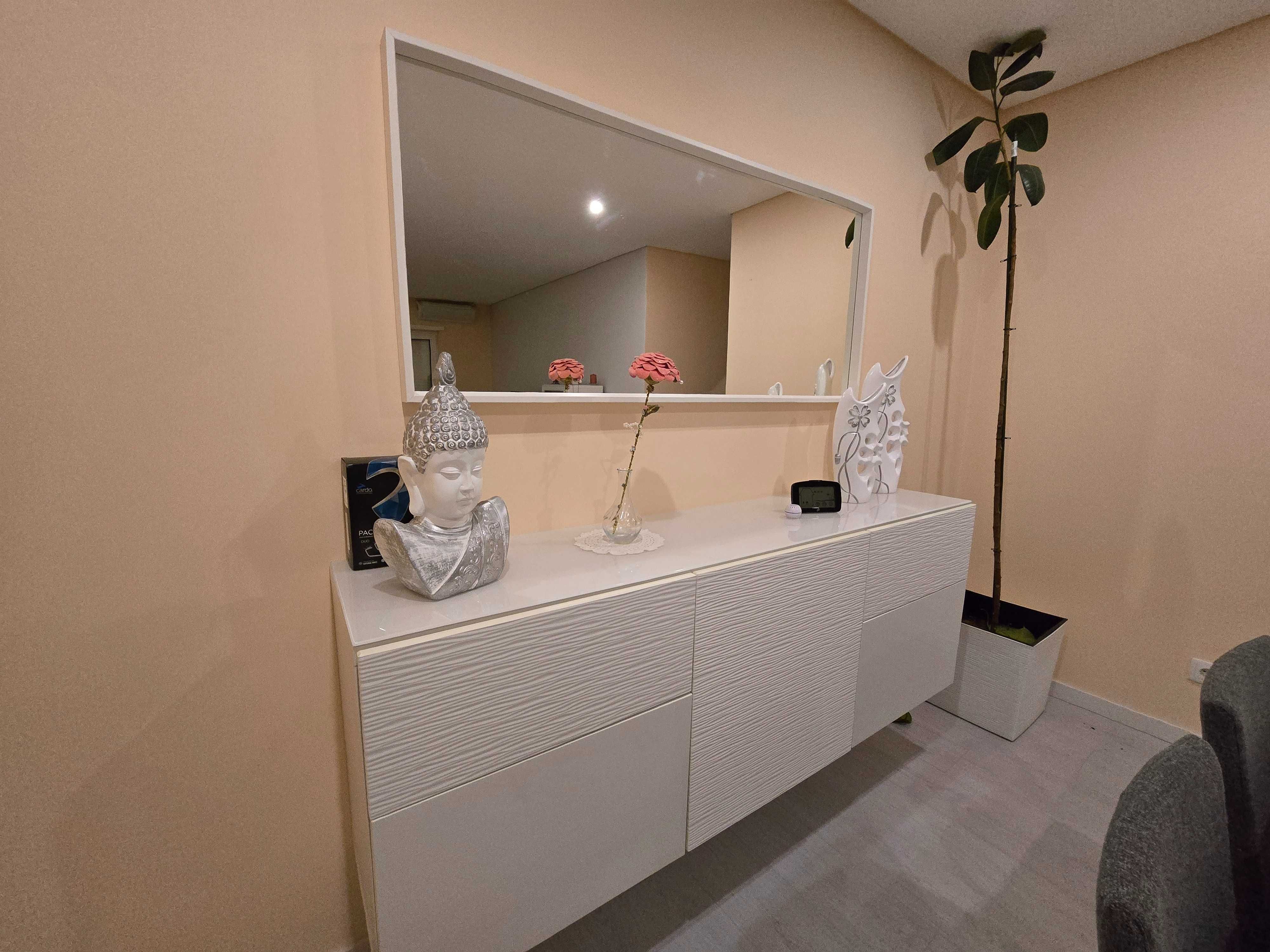 Aparador de Sala de Jantar com espelho