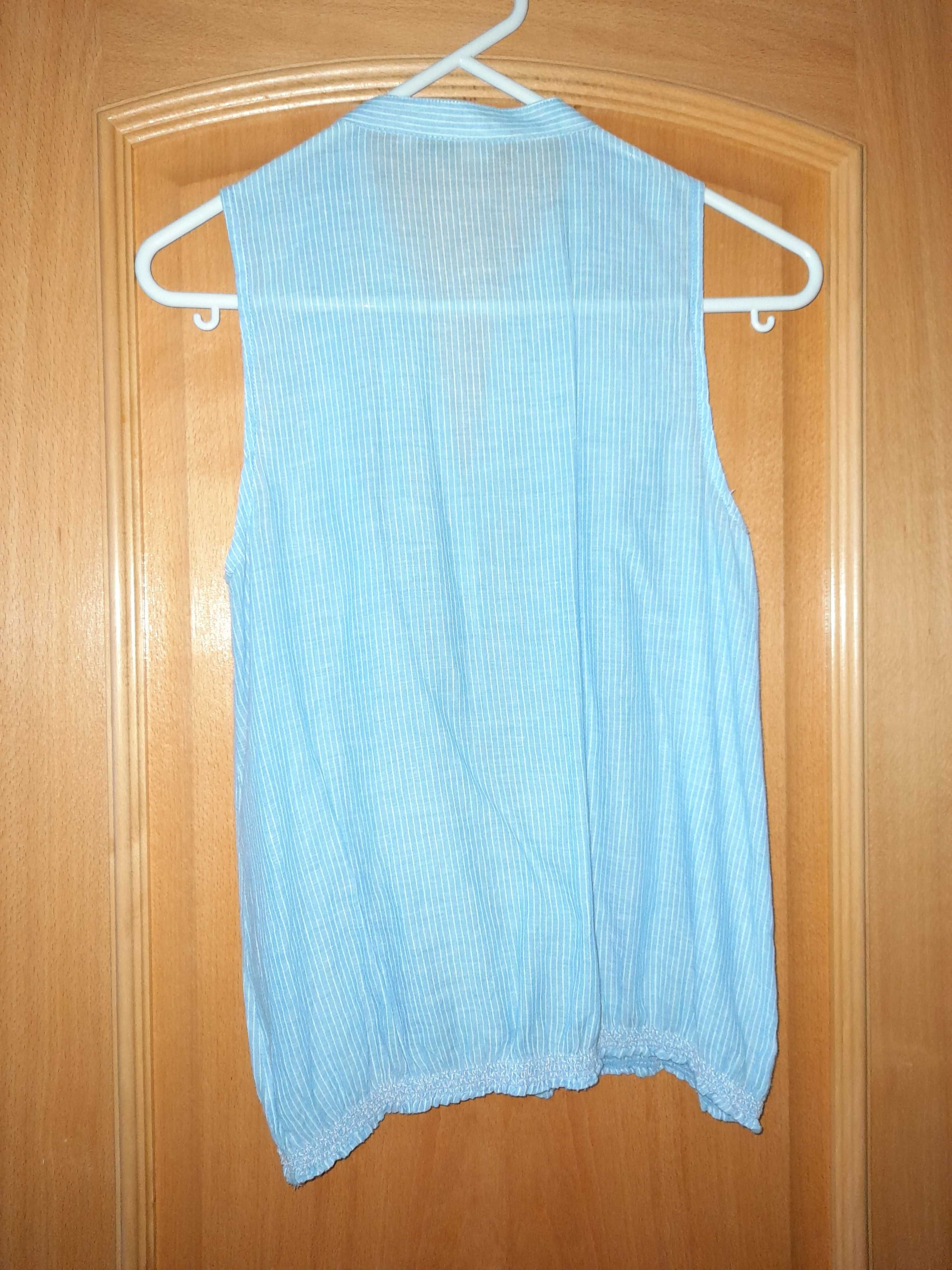 Blusa Azul-claro e Riscas Brancas, Tamanho M, marca Sfera, como nova