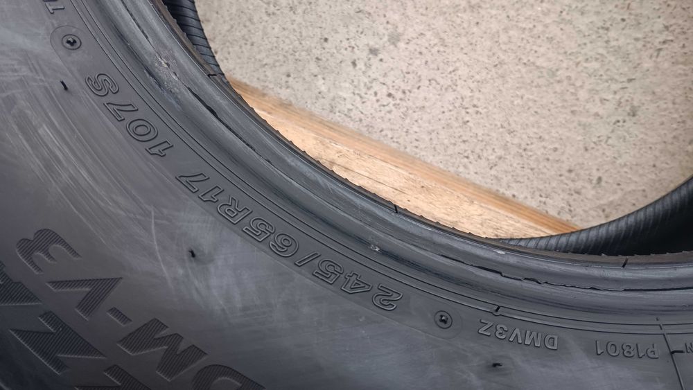 245/65/17 Bridgestone blizzak dm-v3