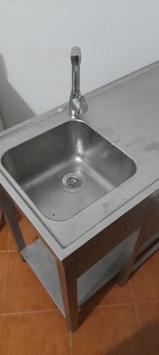 Bancada de inox com lava louça