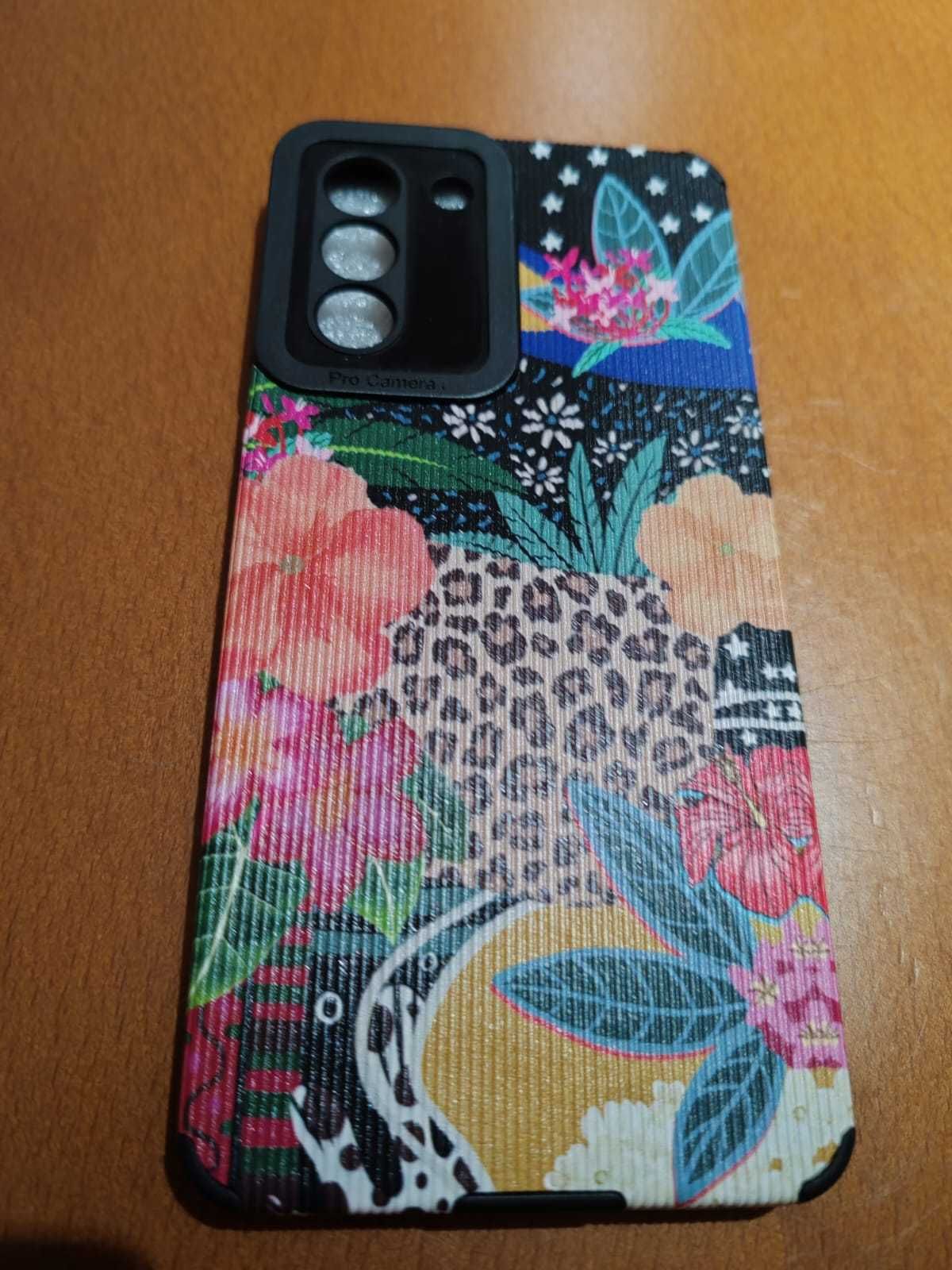 Capa para telemóvel com desenhos. Novo.