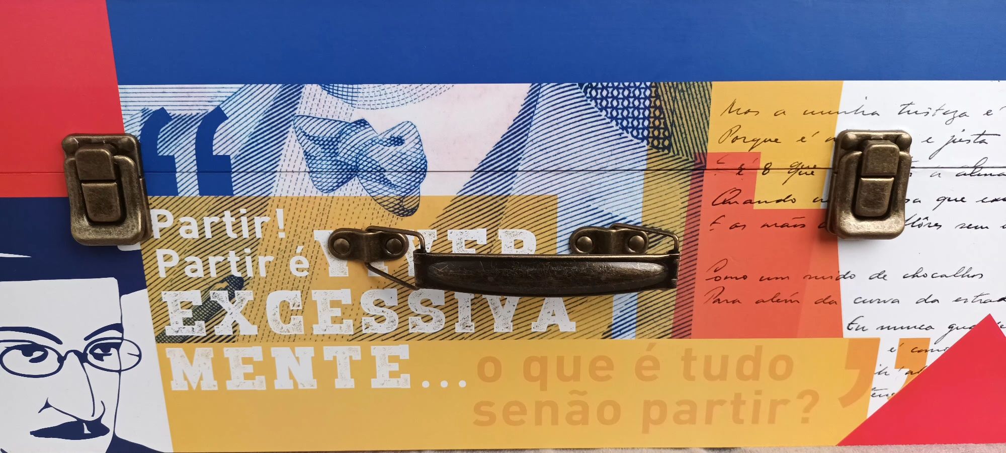Caixa com frases e poemas de Fernando Pessoa