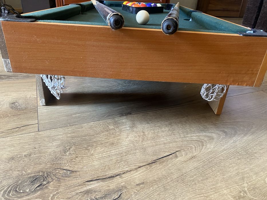 Stół bilardowy na nóżkach