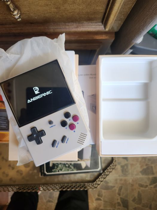 Consolas portáteis Abernic novas