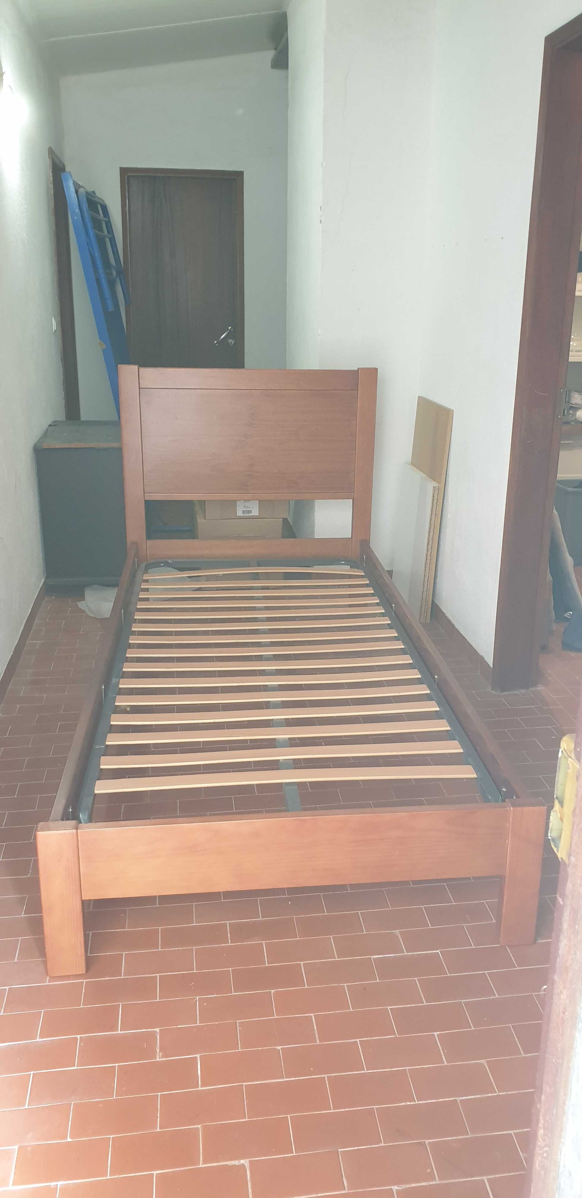 Cama de solteiro cerejeira + Mesa de Cabeceira