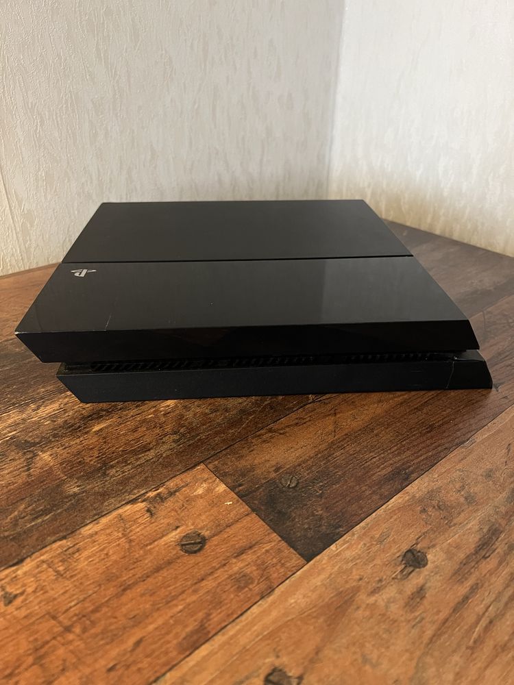 Ігрова приставка PS4