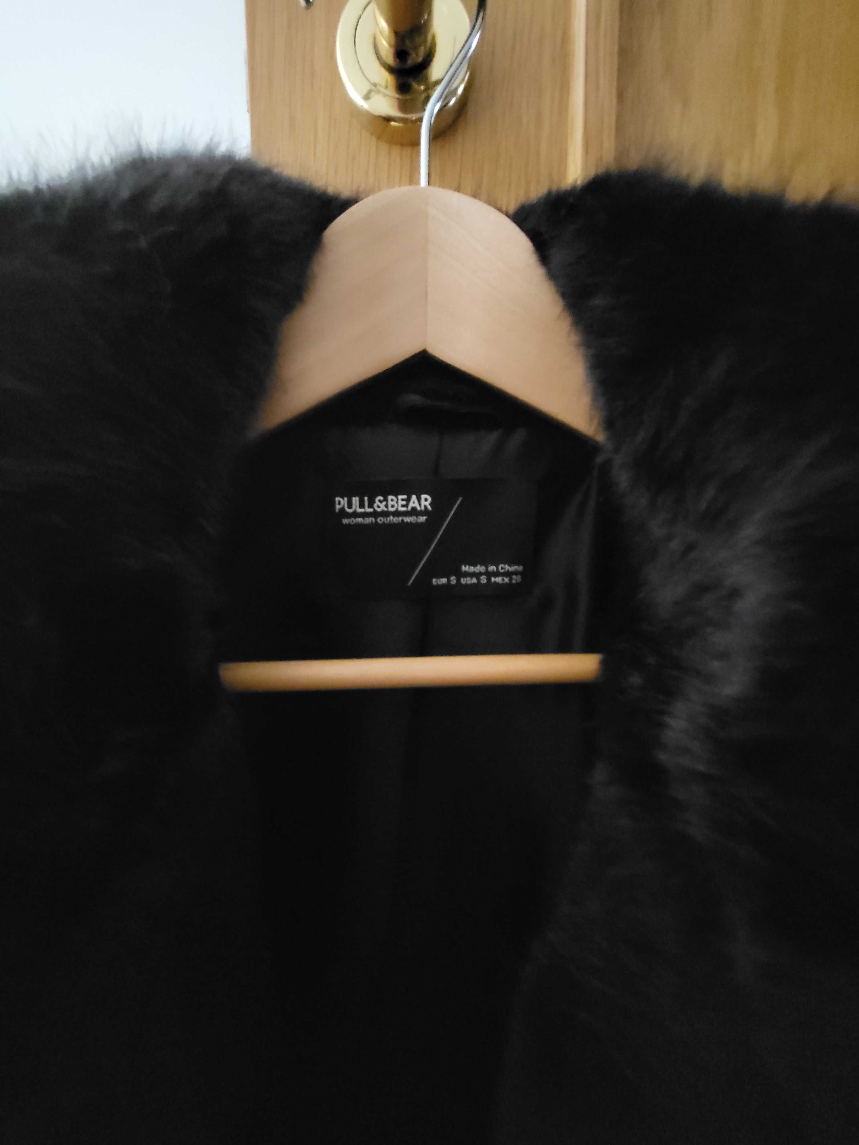 Casaco de pelo Pull and Bear usado 2 vezes. Tamanho M