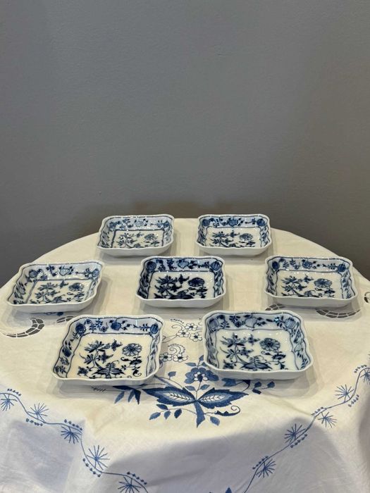 Miseczka (salaterka), wzór cebulowy, porcelana Meissen E. Teichert.