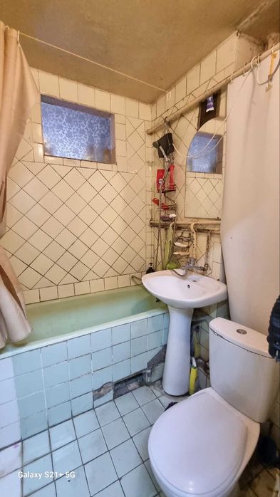 Продам 3 комн. квартиру 55 кв.м. на ул.Автозаводская 21 А,Куреневка