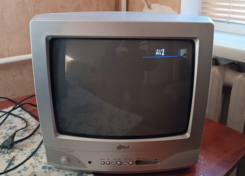 Телевізор  LG CT-14J55M маленький