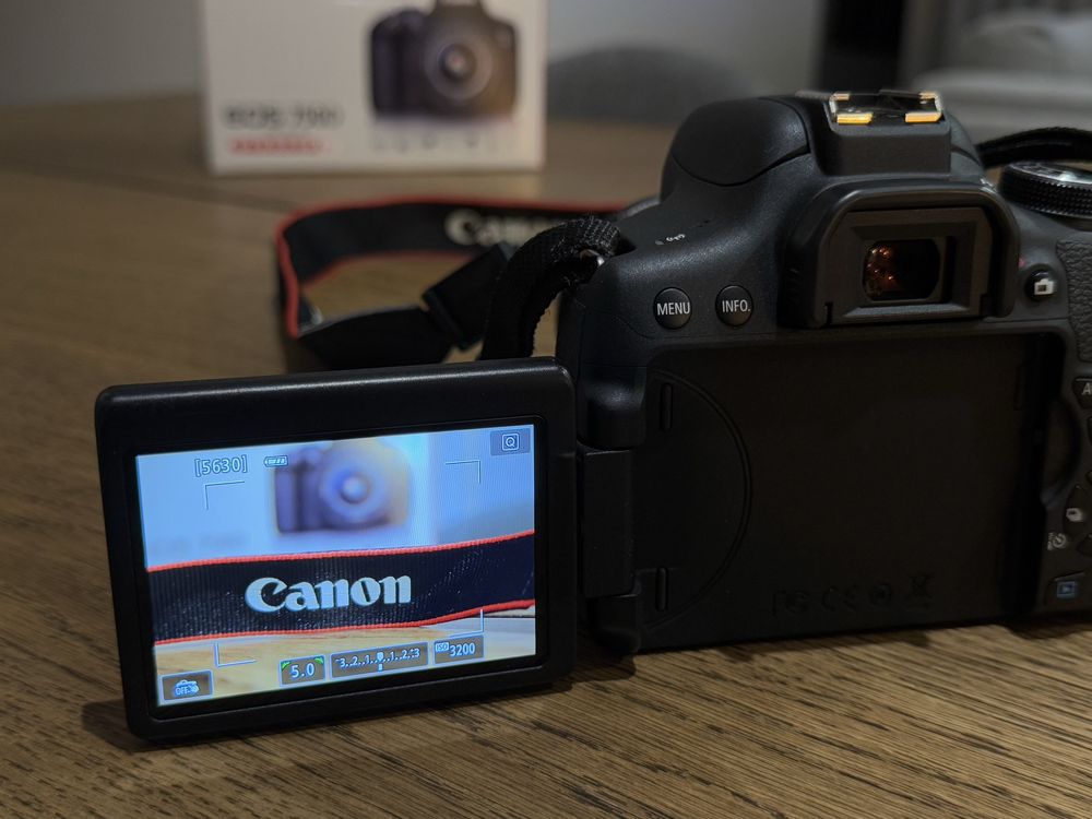 Máquina Canon EOS 750D