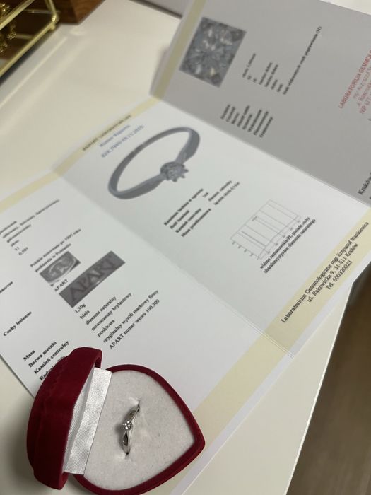 Pierścionek zaręczynowy APART białe złoto diament r. 11