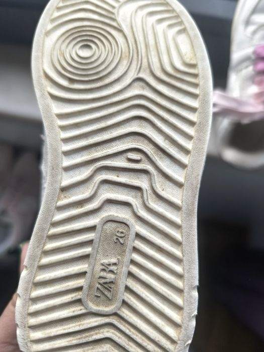 Tênis para menina da Zara tamanho 26