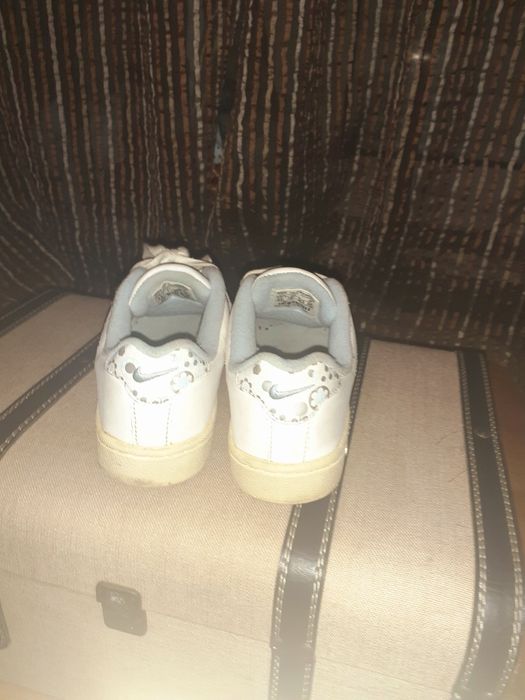 Sapatilhas azul e branca marca Nike
